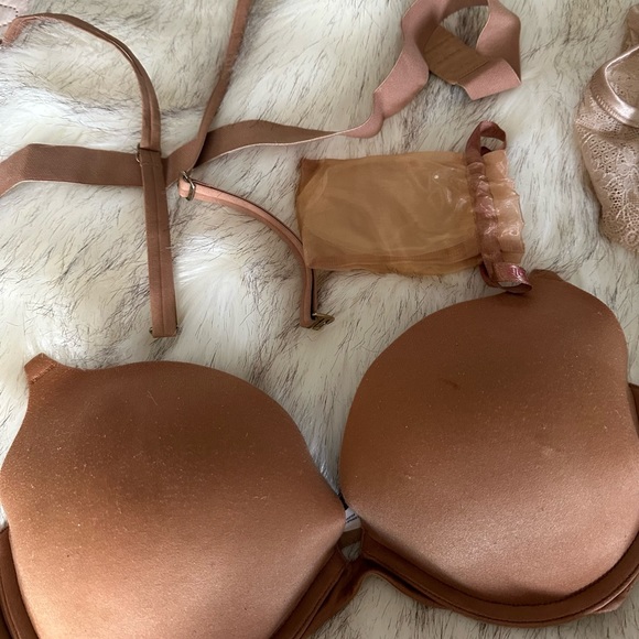 Four Victoria’s Secret Bras-Size 36C - Picture 11 of 15